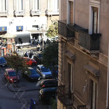 לינה וארוחת בוקר Tra L'etna E Il Mare Via Oberdan קטאניה