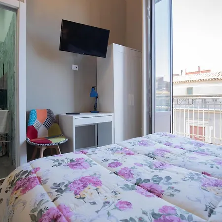 Tra L'etna E Il Mare Via Oberdan