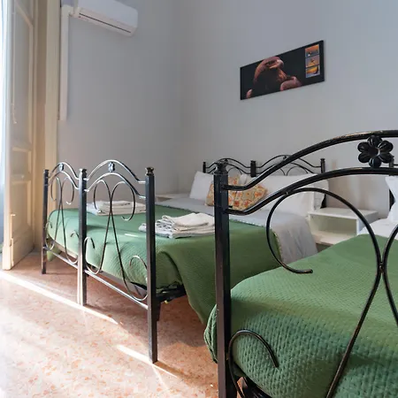 Tra L'etna E Il Mare Via Oberdan לינה וארוחת בוקר