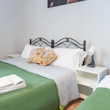Bed & Breakfast Tra L'etna E Il Mare Via Oberdan 5*